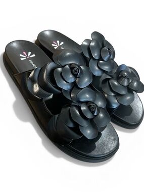 Isaac Mizrahi Live Black Floral Slide Sandals NIB Size 8 Statement 3D Flower